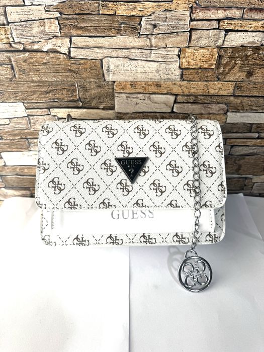Чанта  потмоне Guess