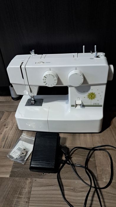 Mașină de cusut Veritas