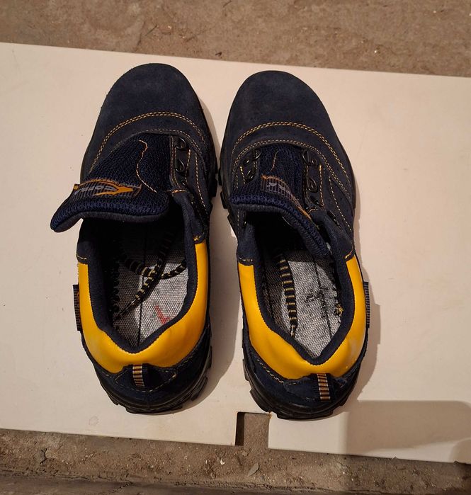 Работни обувки с металено бомбе