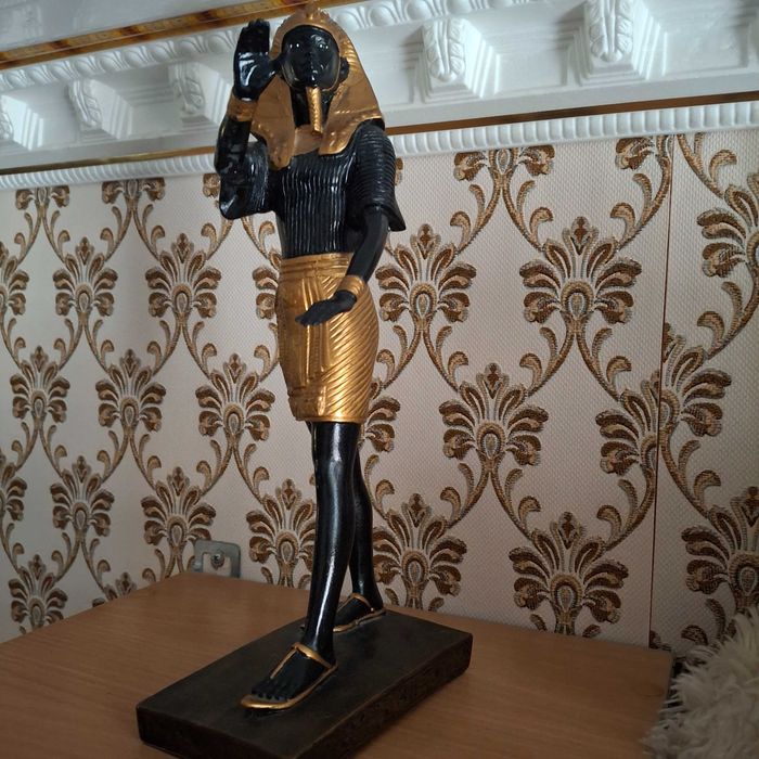 два утюга разной марки