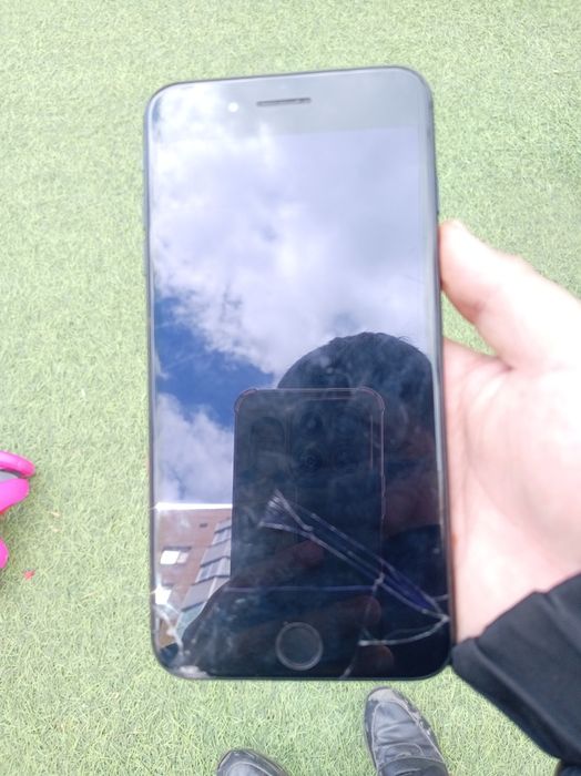 Iphone 7plus сломанный экран не работает на запчасть!