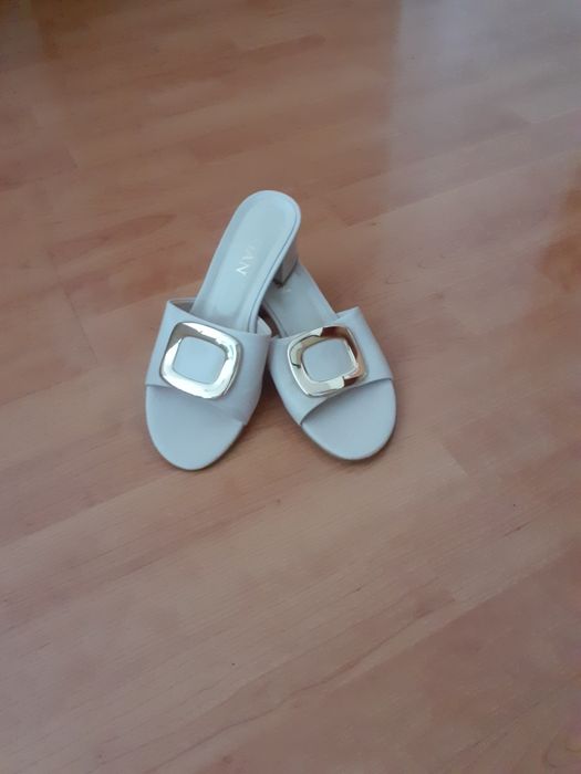 Papuci eleganti-Sagan