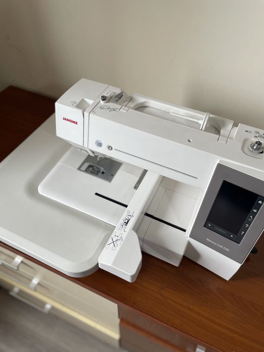 Вышивальная машинка Janome Memory Craft 550E