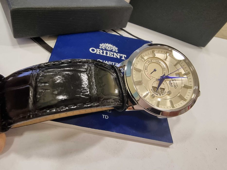 Механичен часовник Orient Sun and Moon