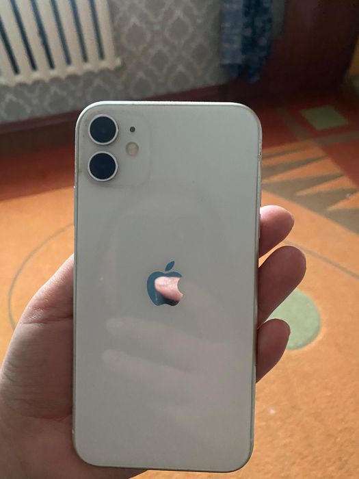 Айфон 11 белый.
