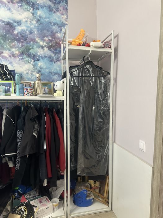 Продаются стеллажи для одежды 5000т