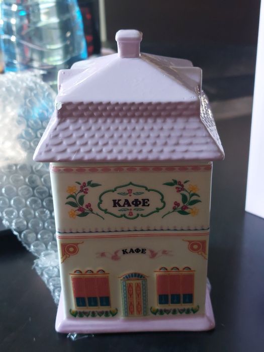 Кутията на Charly wilde за 8.март