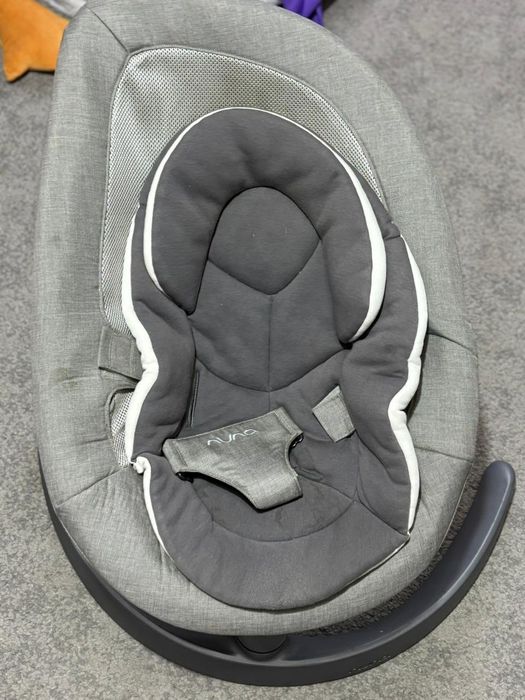 Продам шезлонг для ребенка б/у