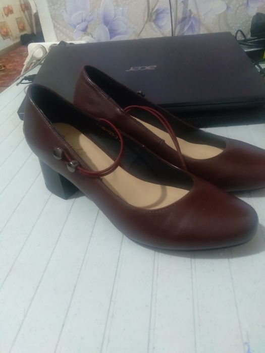 Продам туфли новые