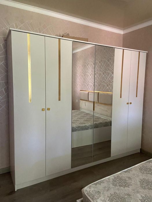 Продаю спальный гарнитур