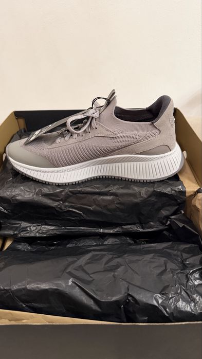 Adidasi Boss! Marimea 42!Pret 599 Lei’