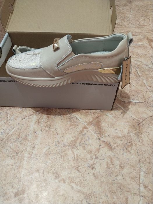 Продам новую ботинку