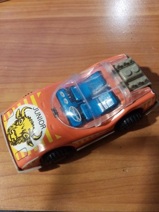 Метална количка с механизъм