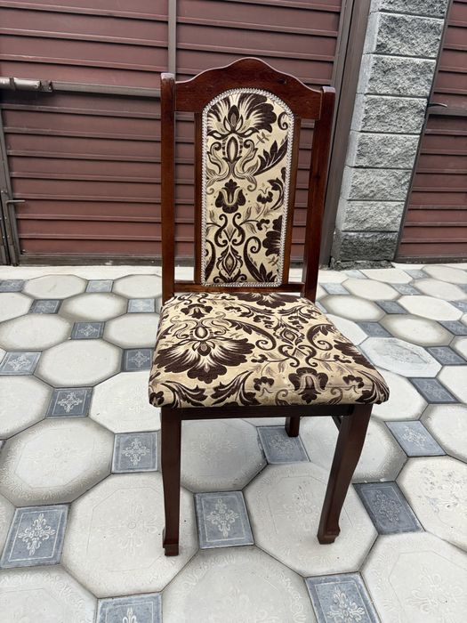 Стол и 12 стульев