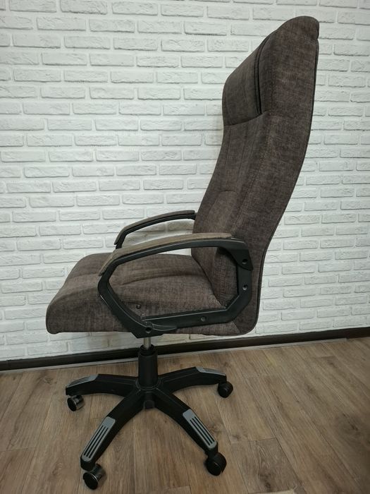 Продам кресло офисное