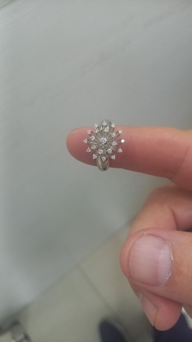 Срочно продам бриллиант кольцо 750 проба