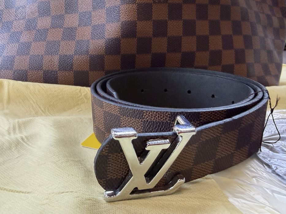 Дамска чанта Louis Vuitton с подарък колан.