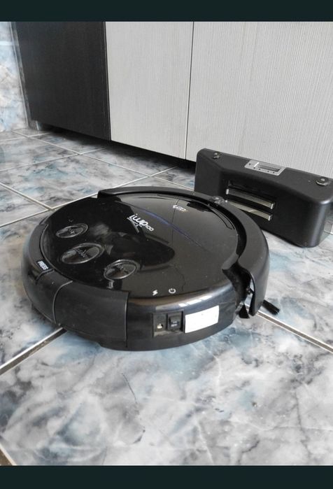Robot pentru curățenie în stare bună de funcționare.
Nu avem incarcatorul.