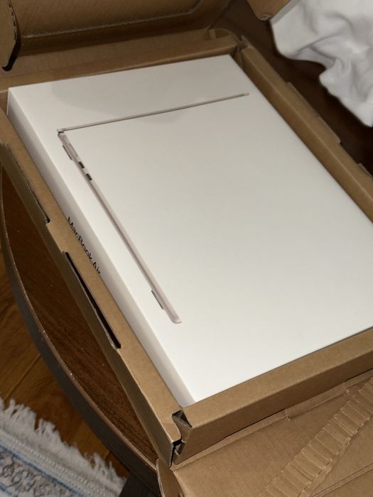 MacBook Air M3 100% состояний аккумулятор