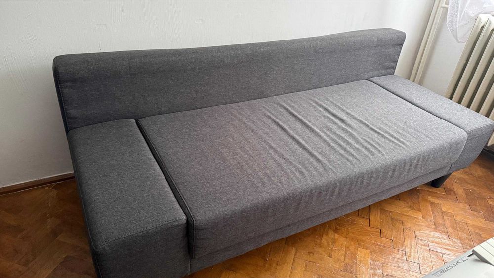 Vând canapea extensibilă în stare foarte bună cu 2 perne, gri, 190x120cm extinsă și 190x80cm închisă