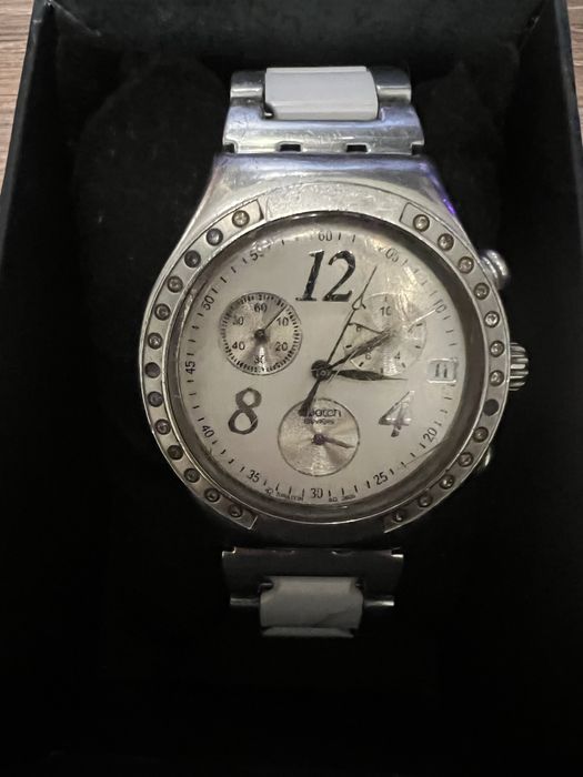 Часовник Swatch с мраморни камъни