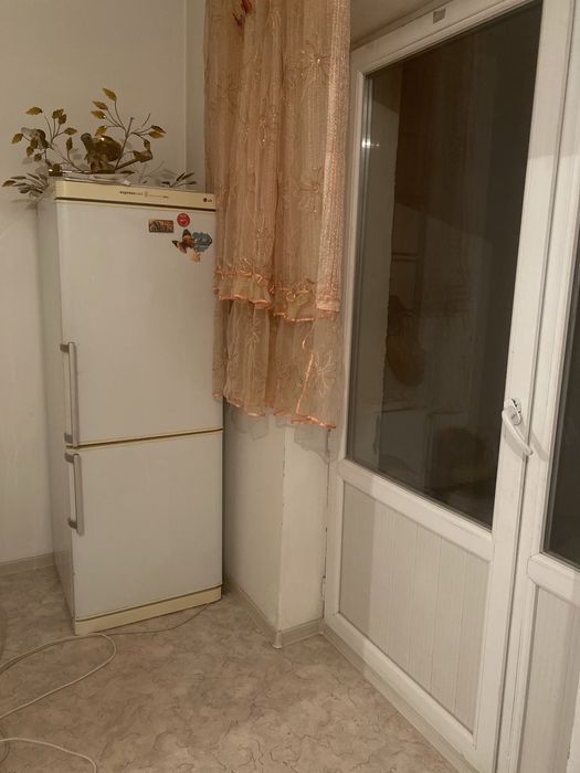 1 қыз керек квартираға