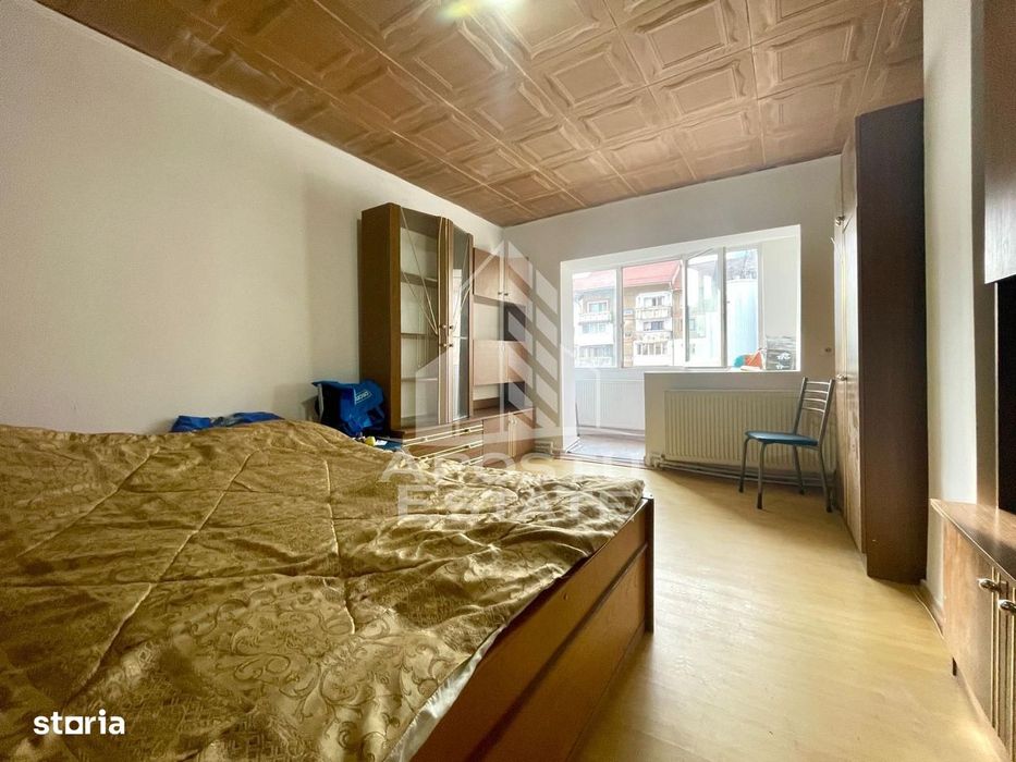 Apartament decomandat cu 3 camere - zona Centrala