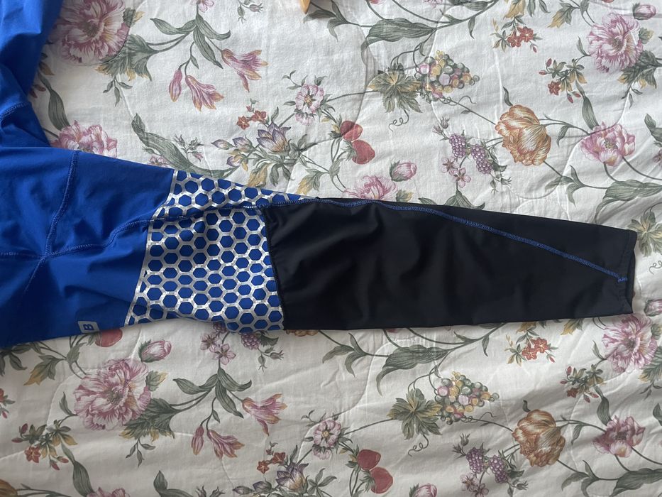 Vand bluza Salomon pentru sporturi ca noua