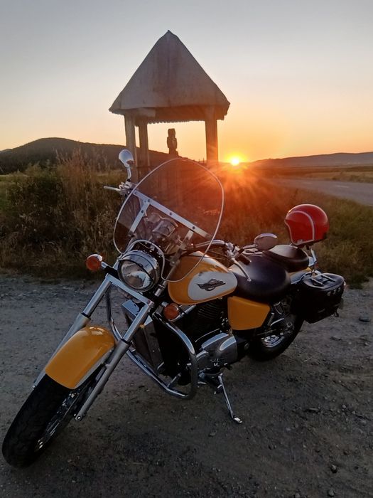 Vând motocicleta Honda shadow 1100