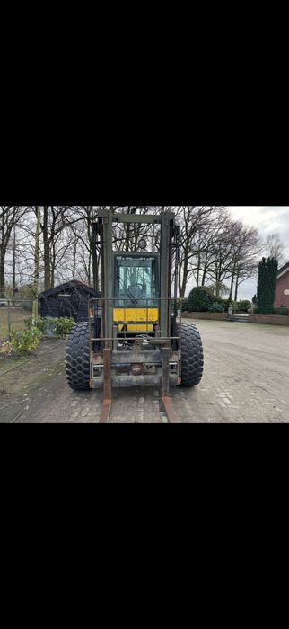 Stivuitor teren accidentat 4x4