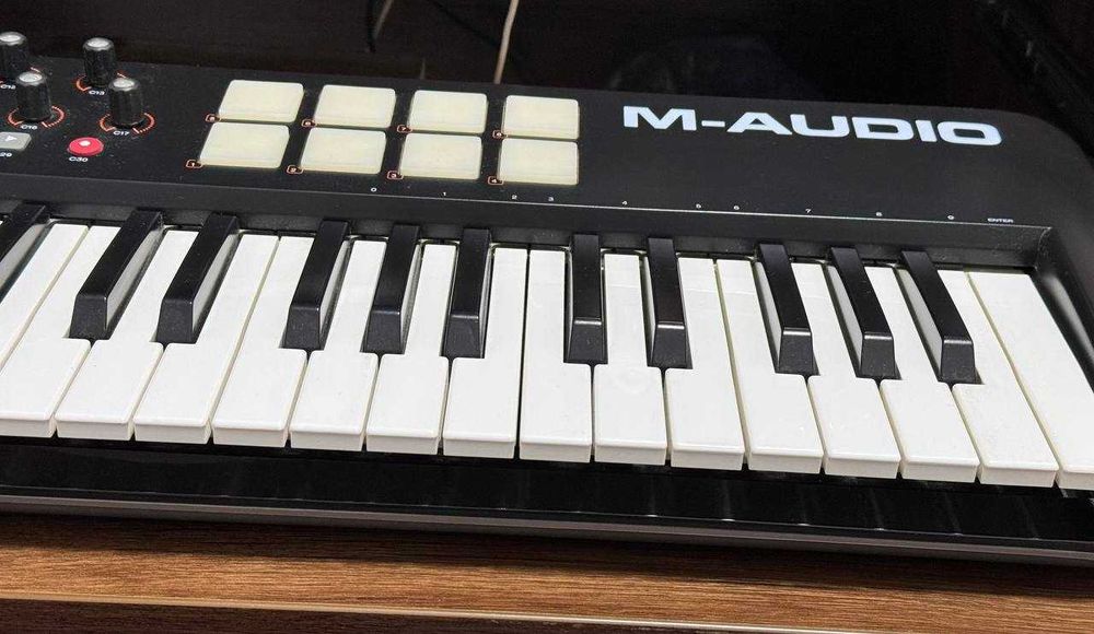 USB MIDI клавиатура M Audio Oxygen 61
