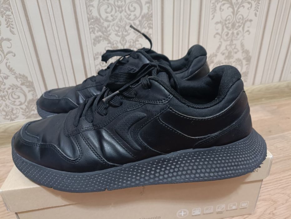 Кроссовки 44 размер