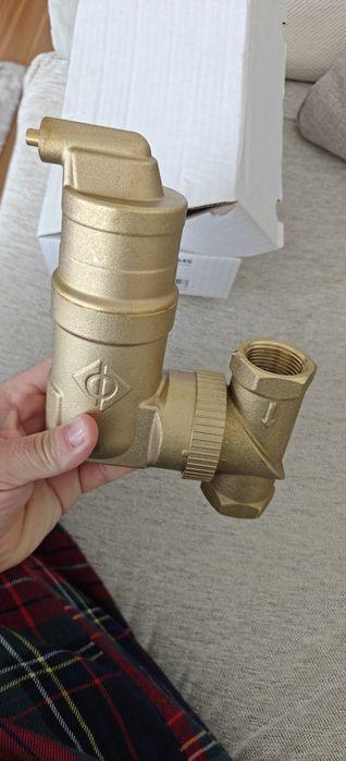 Separator aer încălzire centrala