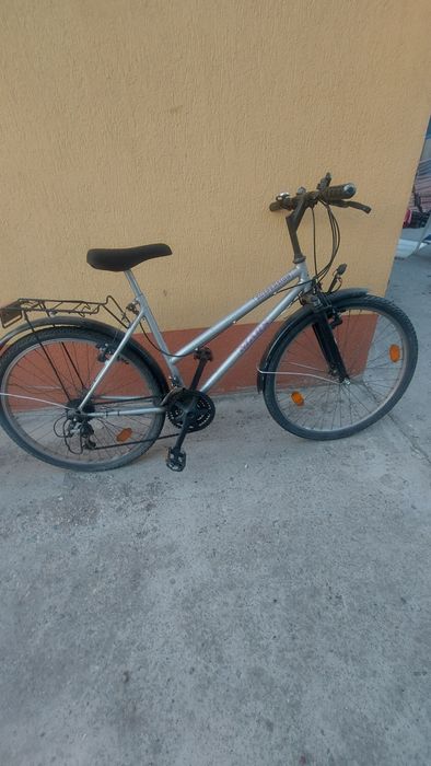 Vand biciclete 1 barbateasca si 1 de dama