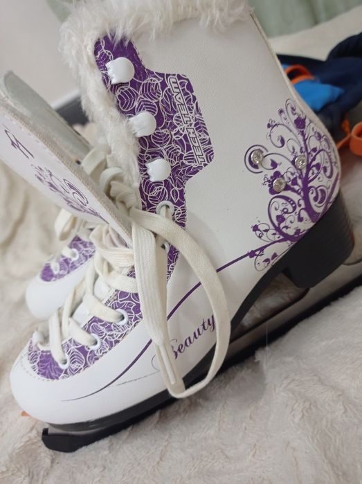 Продам коньки для девочек