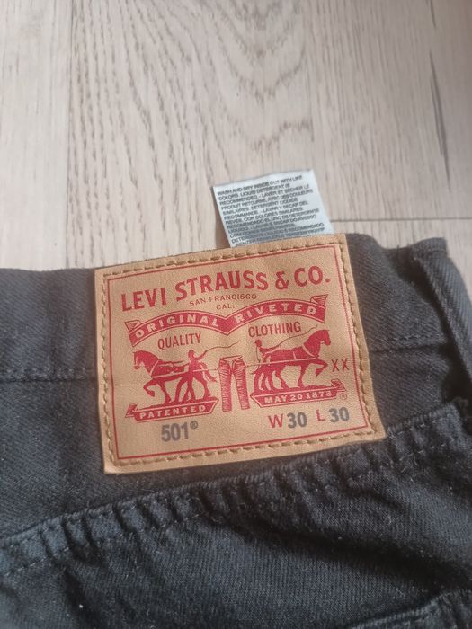 Blugi Levi's 501, scurți