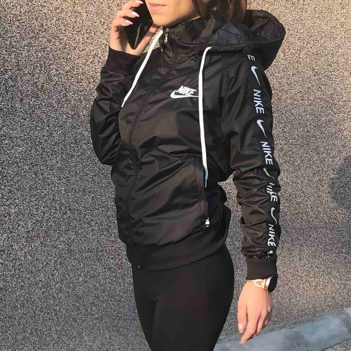 Дамски якета тип ветровка