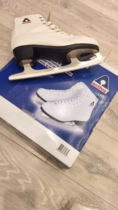 Срочно продам коньки