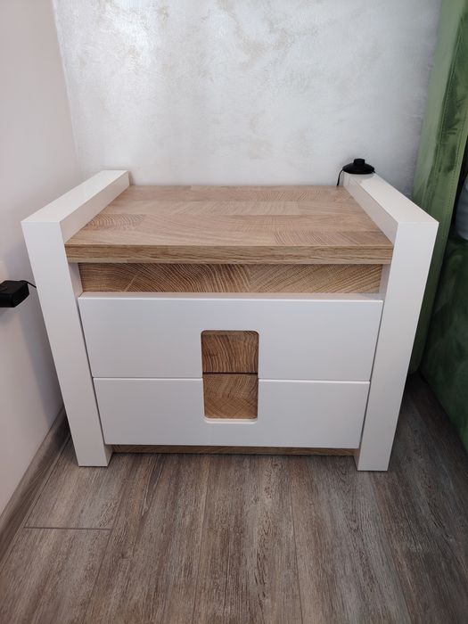 Set 2 noptiere, comodă și dulap haine