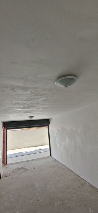 Чисто нов партерен гараж под наем