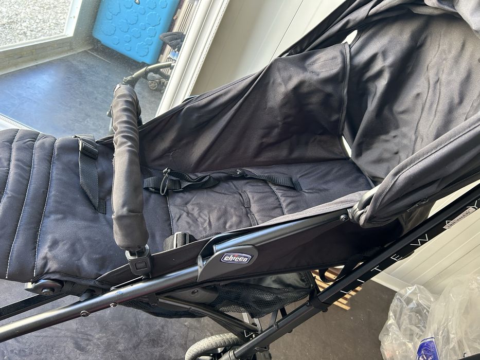 Vând cărucior Chicco little way 4 omologat de la nastere