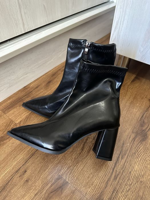 Черные каблуки..