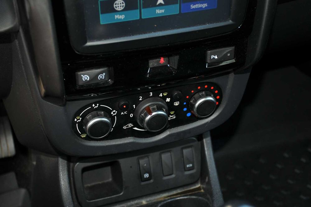 Dacia Duster ca nou