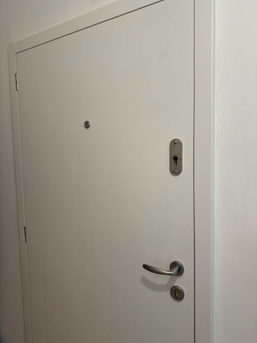 Входна врата за апартамент