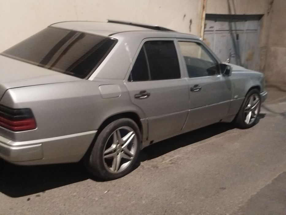 Mersdes bens 124 sotiladi