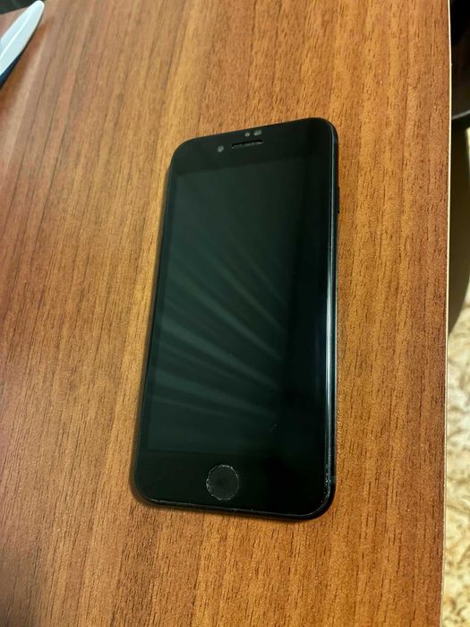 iPhone SE 3 128GB – Много добро състояние, батерия 88%