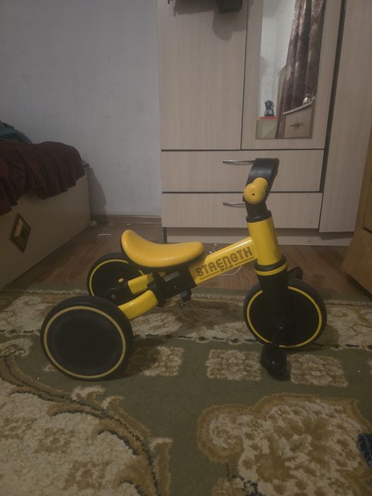 Продам детскии велосипед - беговел