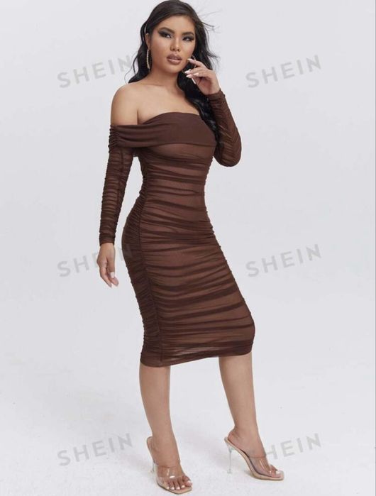 Rochie elegantă cu umerii goi