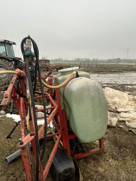 Vand toate utilajele