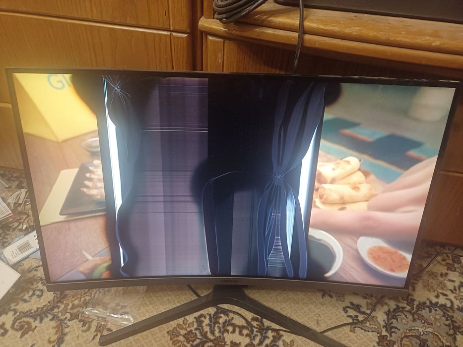 Monitor curbat Samsung C27R 500FHR